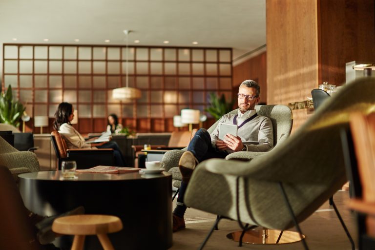 Cathay Pacific Lounge Access Guide
