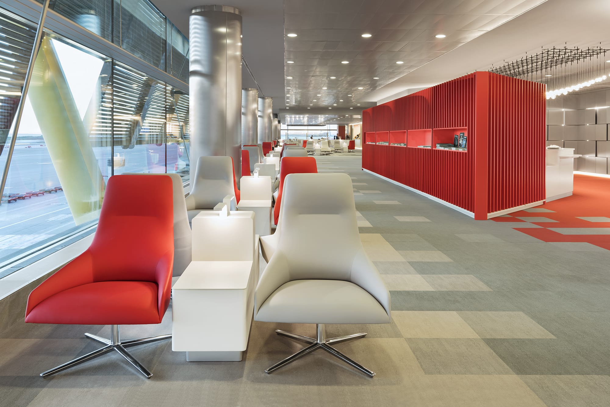 This image has an empty alt attribute; its file name is Iberia-Lounge-1.jpg